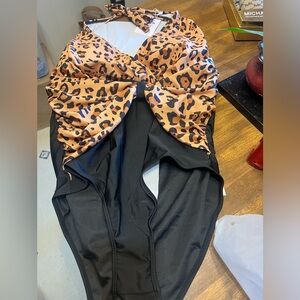 Lu’s Chic Leopard print one piece bikini